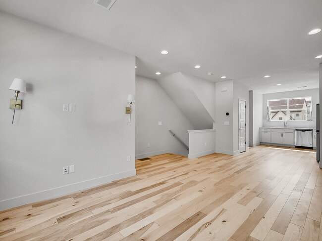 Building Photo - $2,850 - 2 Bed, 2.5 Bath Townhome in Broom...