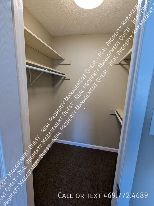 Building Photo - 4632 Country Creek Dr