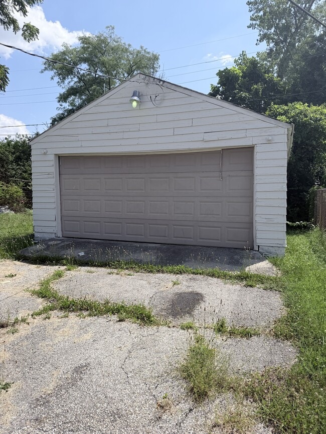 Building Photo - 2440 Ulrich Ave