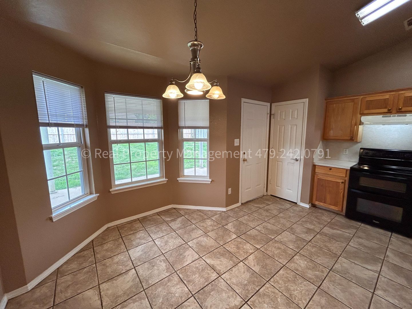 Building Photo - 320 Chateau Dr