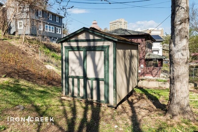 Building Photo - 25 Hazzard St