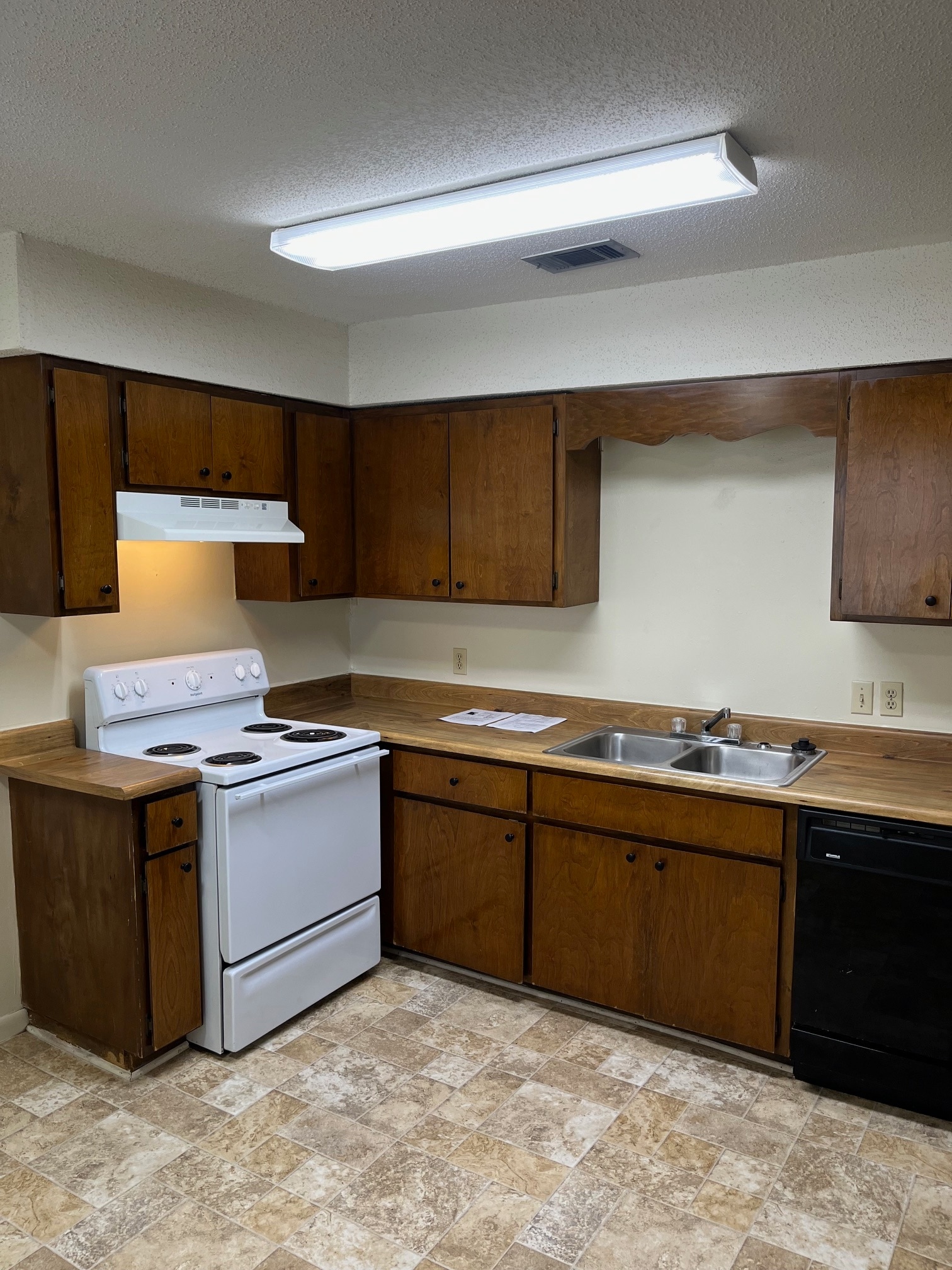 Kitchen - 25 6th St