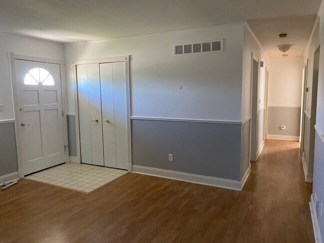 Building Photo - 44144 Saltz Rd