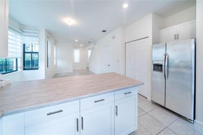 Building Photo - 1928 SW 5th Blvd