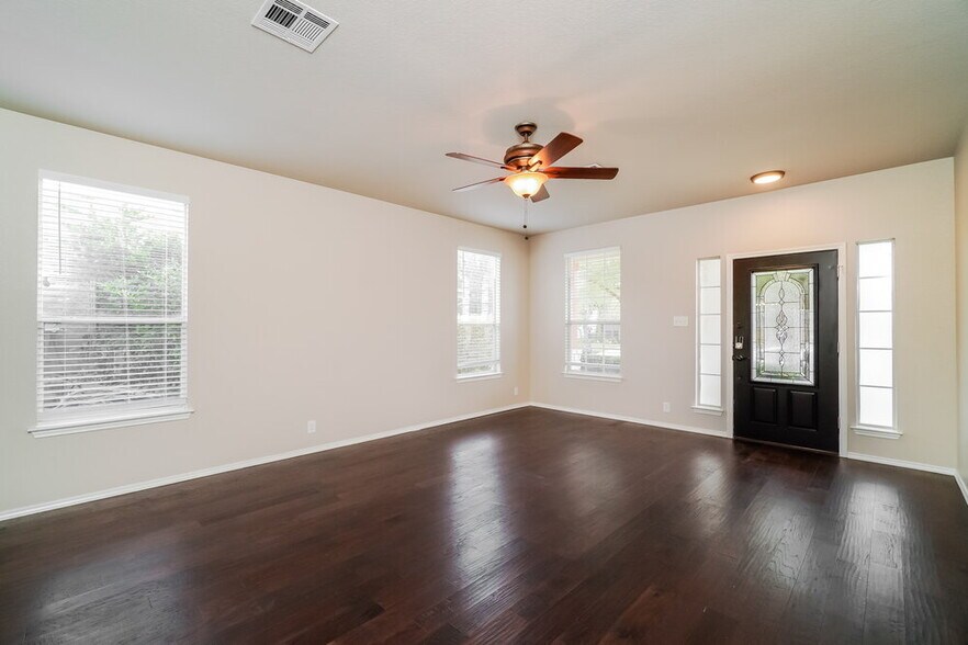 Building Photo - 2123 Dodge Dr