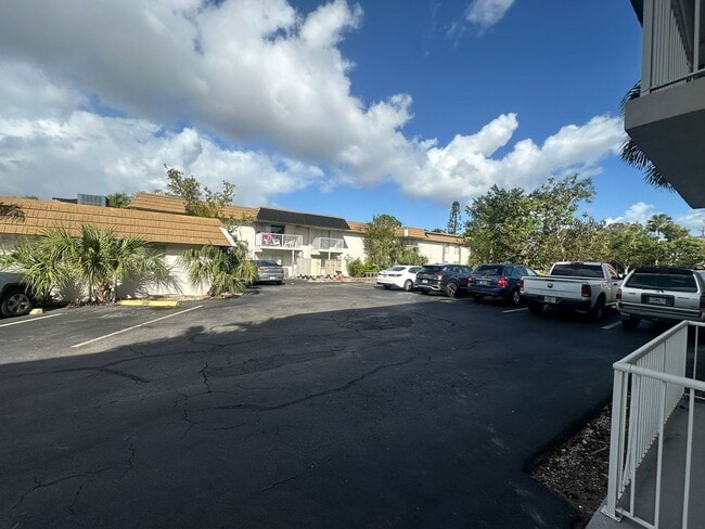 Building Photo - 1830 Maravilla Ave