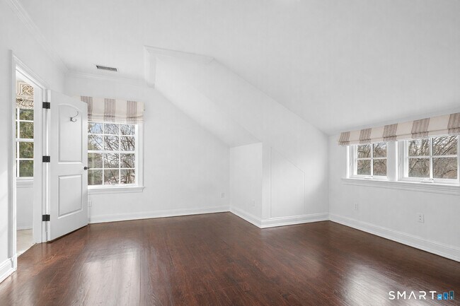 Building Photo - 93 Mansfield Ave