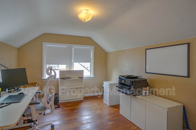 Building Photo - 116 E 35th St