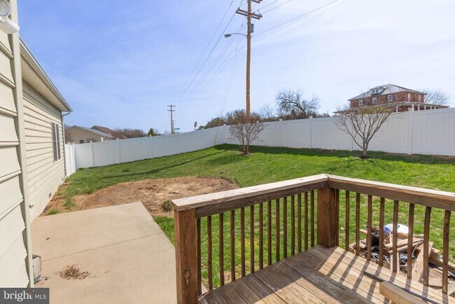 Building Photo - 438 Ives St