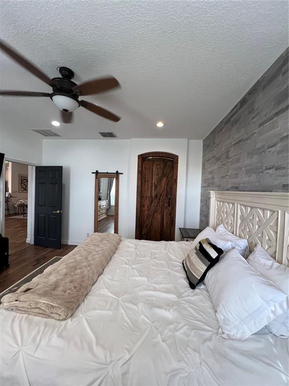 Building Photo - 221 Asterbrooke Dr