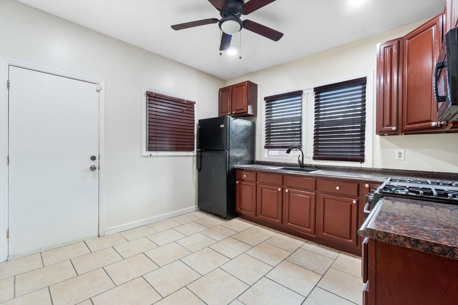 Building Photo - 156 Shepard Ave