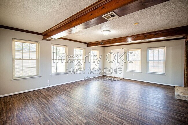 Building Photo - 4101 SE 45th St