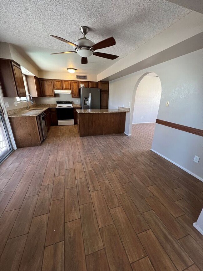 Building Photo - HOUSE FORE RENT