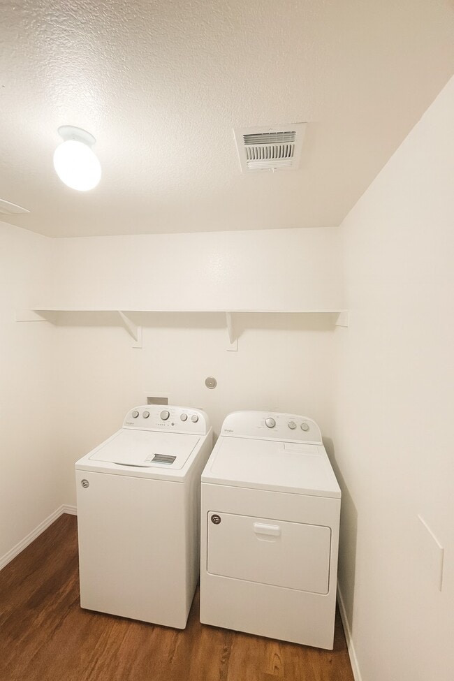 Building Photo - 23307 Dovetail Colony Ct