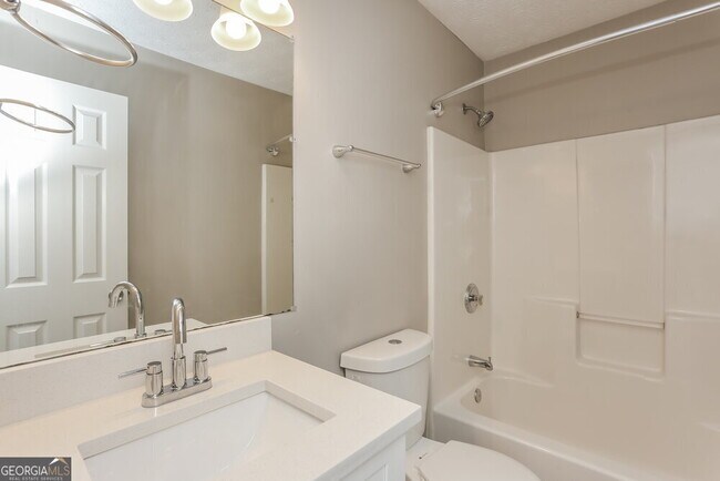 Building Photo - 4818 Clove Dr SW
