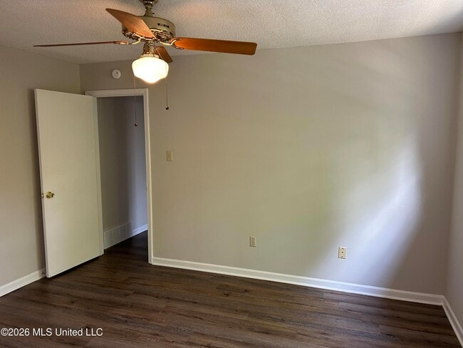 Building Photo - 7397 Meadowbrook Dr