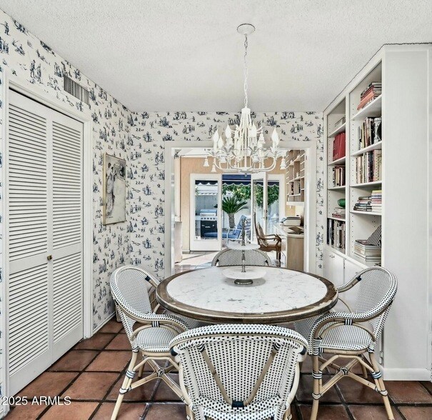 Building Photo - 8733 E Vía De Viva