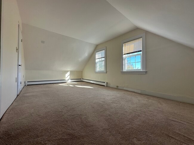 Building Photo - 708 Racebrook Rd
