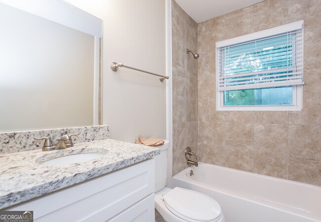 Building Photo - 418 Smyrna Powder Springs Rd SW