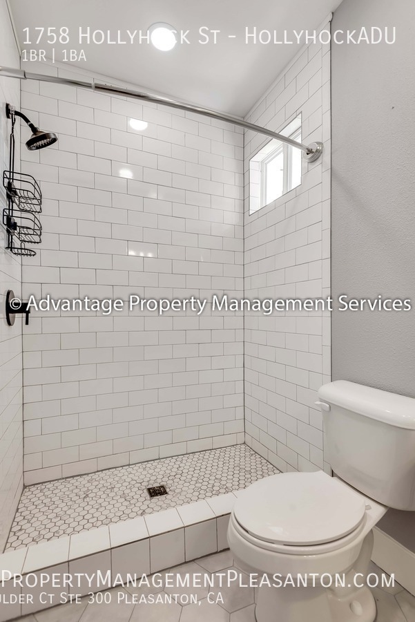 Building Photo - 1758 Hollyhock St