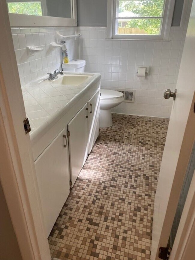 Building Photo - Brick Ranch Home in Pine Valley
