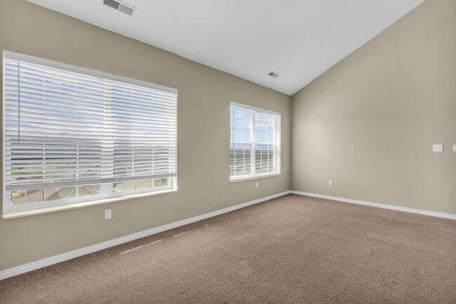Building Photo - 3 Bed Draper Townhome with Views