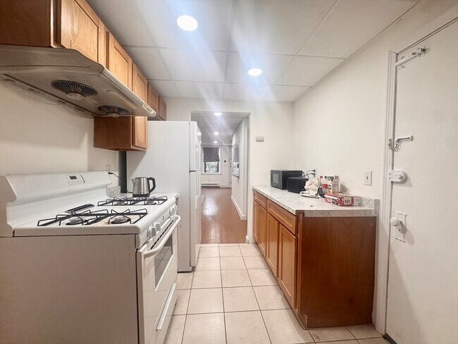 Building Photo - 384 Riverway