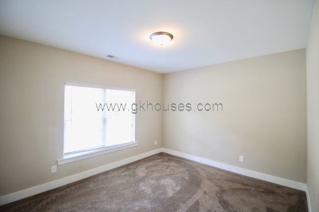 Building Photo - 5525 Park Side Rd