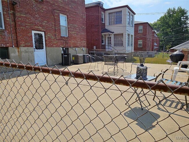 Building Photo - 5315 Jamieson Ave