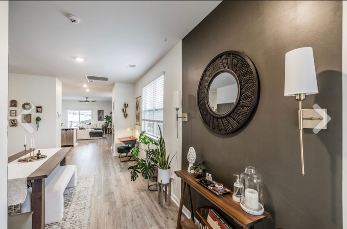 Building Photo - 7355 Lang Ave