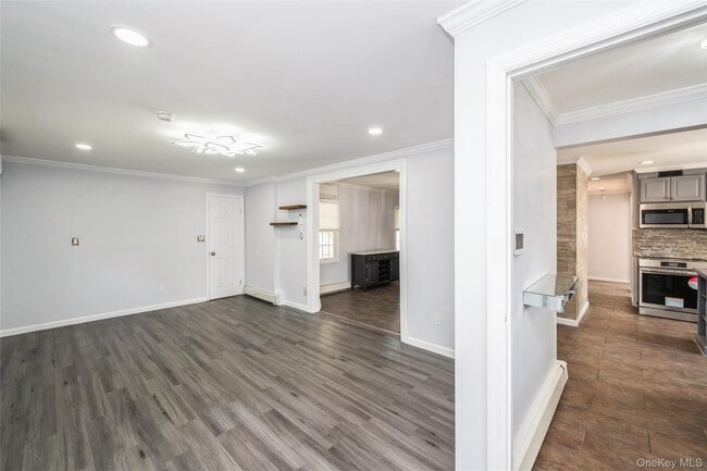 Building Photo - 14 Tailor Ln