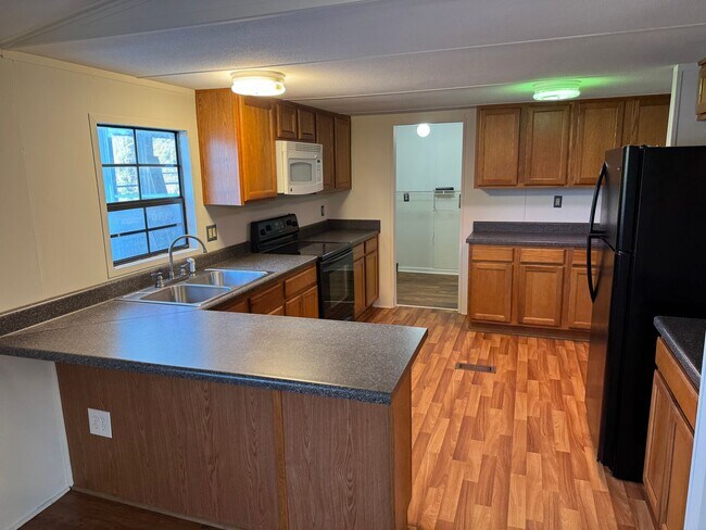 Building Photo - 4044 Friendship Rd