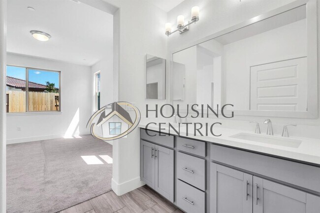 Building Photo - Newer 55+ Gated SOLAR Home in El Dorado Hills for Rent