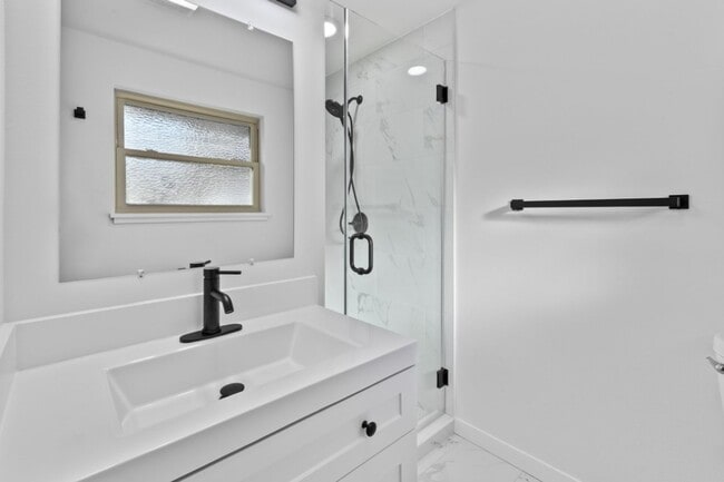 Building Photo - 4Bd/1.75Ba Seattle House