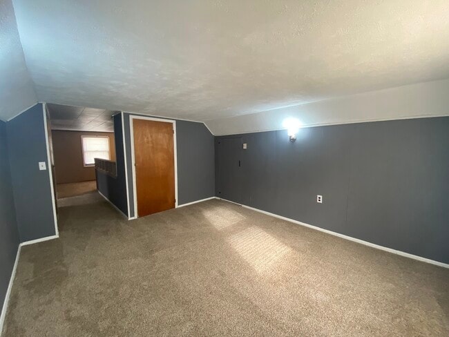 Building Photo - 6825 Beresford Ave