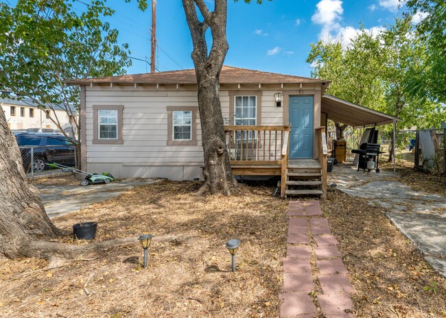 Building Photo - RENOVATED 2-BEDROOM HOME IN GOVERNMENT HILL