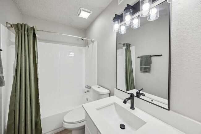 Building Photo - 2537 Thomason Cir