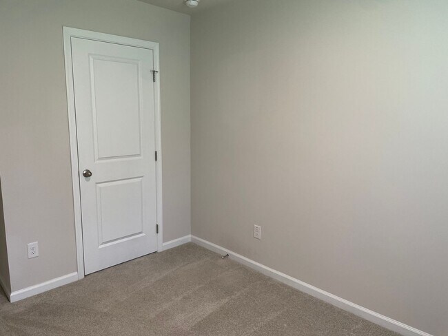 Building Photo - B1644