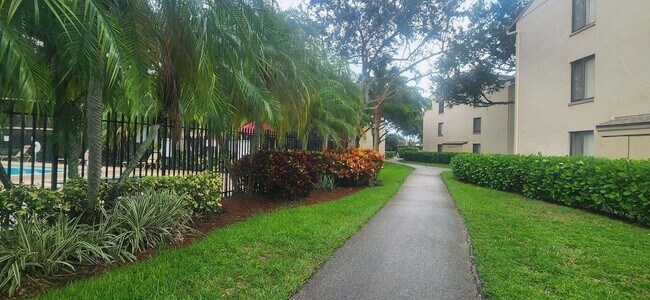 Building Photo - 202 Foxtail Dr