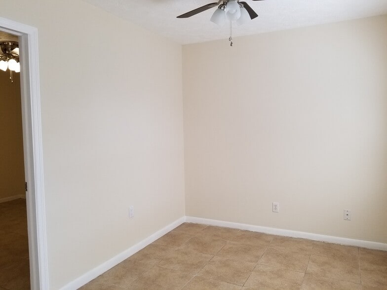 Building Photo - 2326 Monroe St