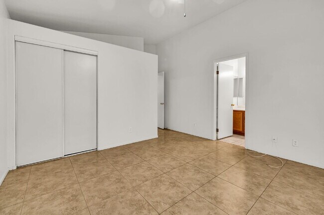 Building Photo - Single Story 3 bedroom 2 bath Near Alta and Durango Close to Summerlin