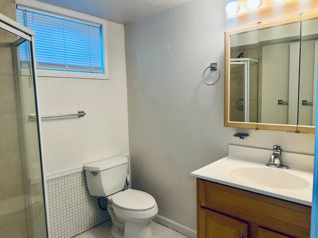 Building Photo - Simpson310