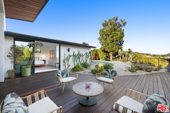 Building Photo - 2652 Byron Pl