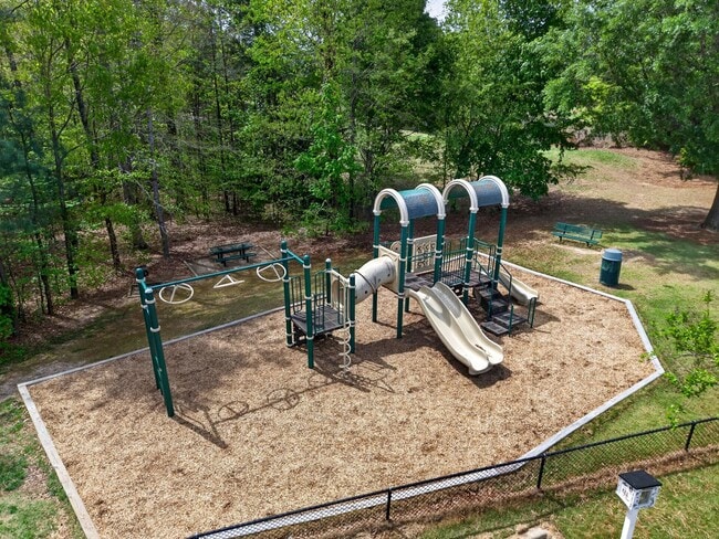 Building Photo - Tons of Upgrade! Beautiful 2 Bedroom, 2.5 Bath Condo in Waterford@ Cary Park, Available Now!