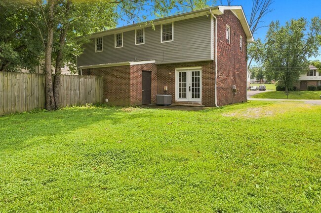 Building Photo - Charming 2-Story Bellevue Townhome in Nashville