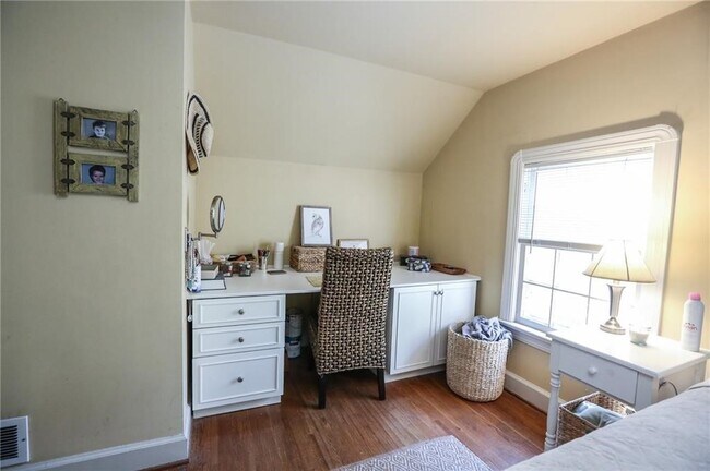 Building Photo - 2856 Elmwood Ave