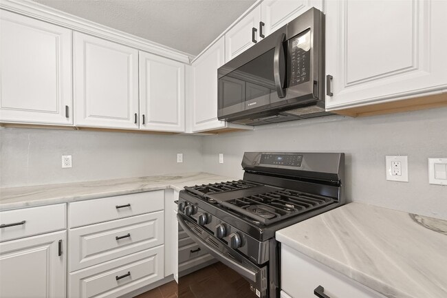 Building Photo - 1720 Old Creek Dr