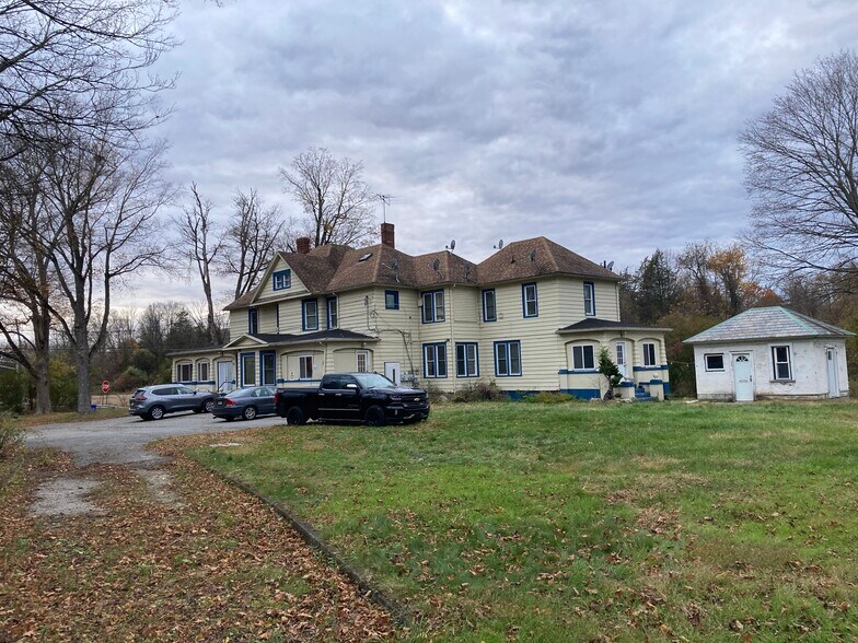 Building Photo - 111 Decker Pond Rd