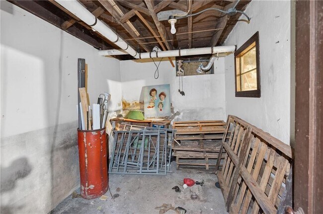Building Photo - 476 Providence St