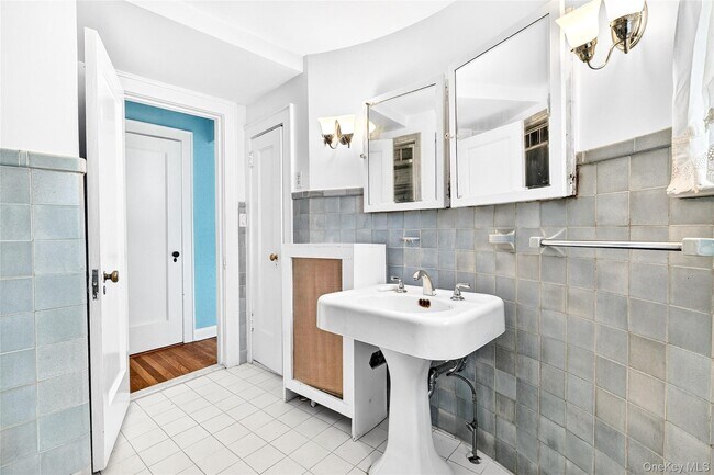 Building Photo - 5 Seymour Pl